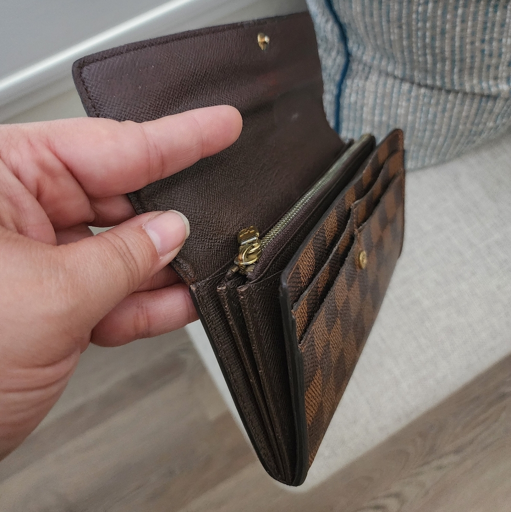 LV Damier Ebene Sarah Wallet - Picture 6 of 16